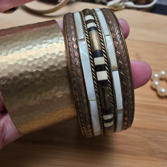 Over 70 Bevy Of Bracelets Cuffs Bangles Clasp Stretch Bracelet Lot Bundle Estate - Picture 3 of 16